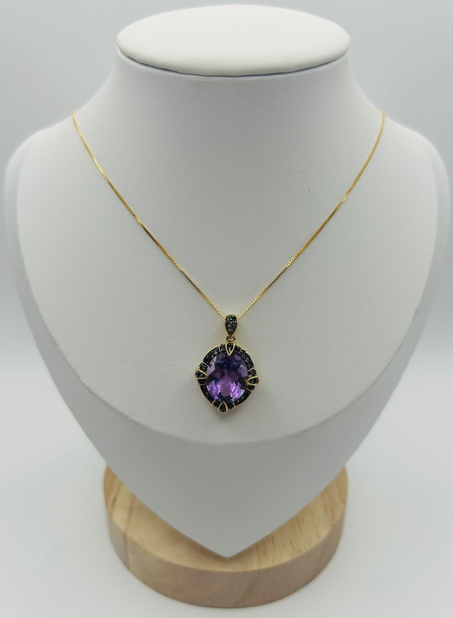 Antique Amethyst & Diamond Pendant (.25pts t.w.) in 10K Yellow Gold