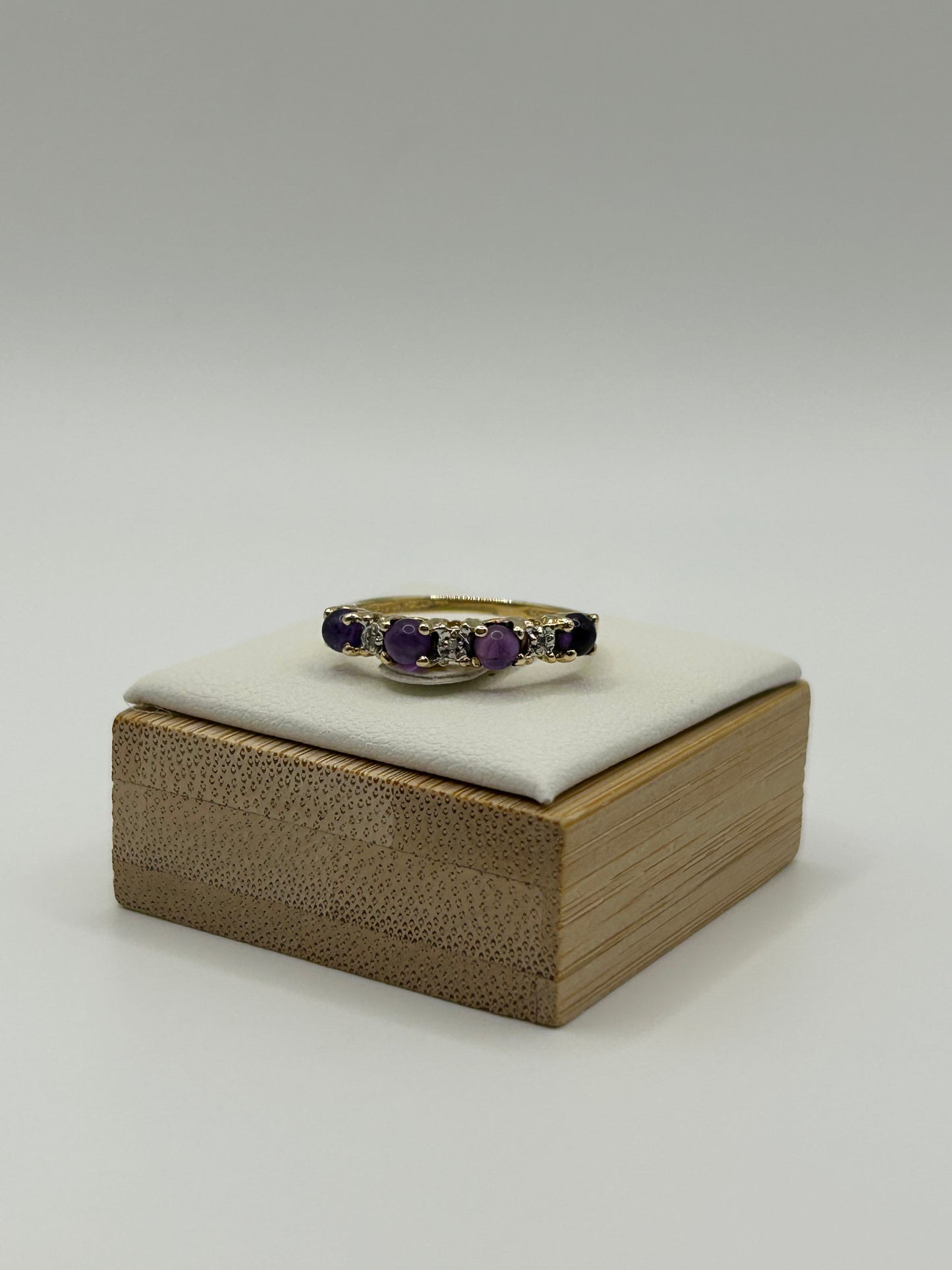 Amethyst & Diamond Band (.03pts (t.w.) in 10K Yellow Gold