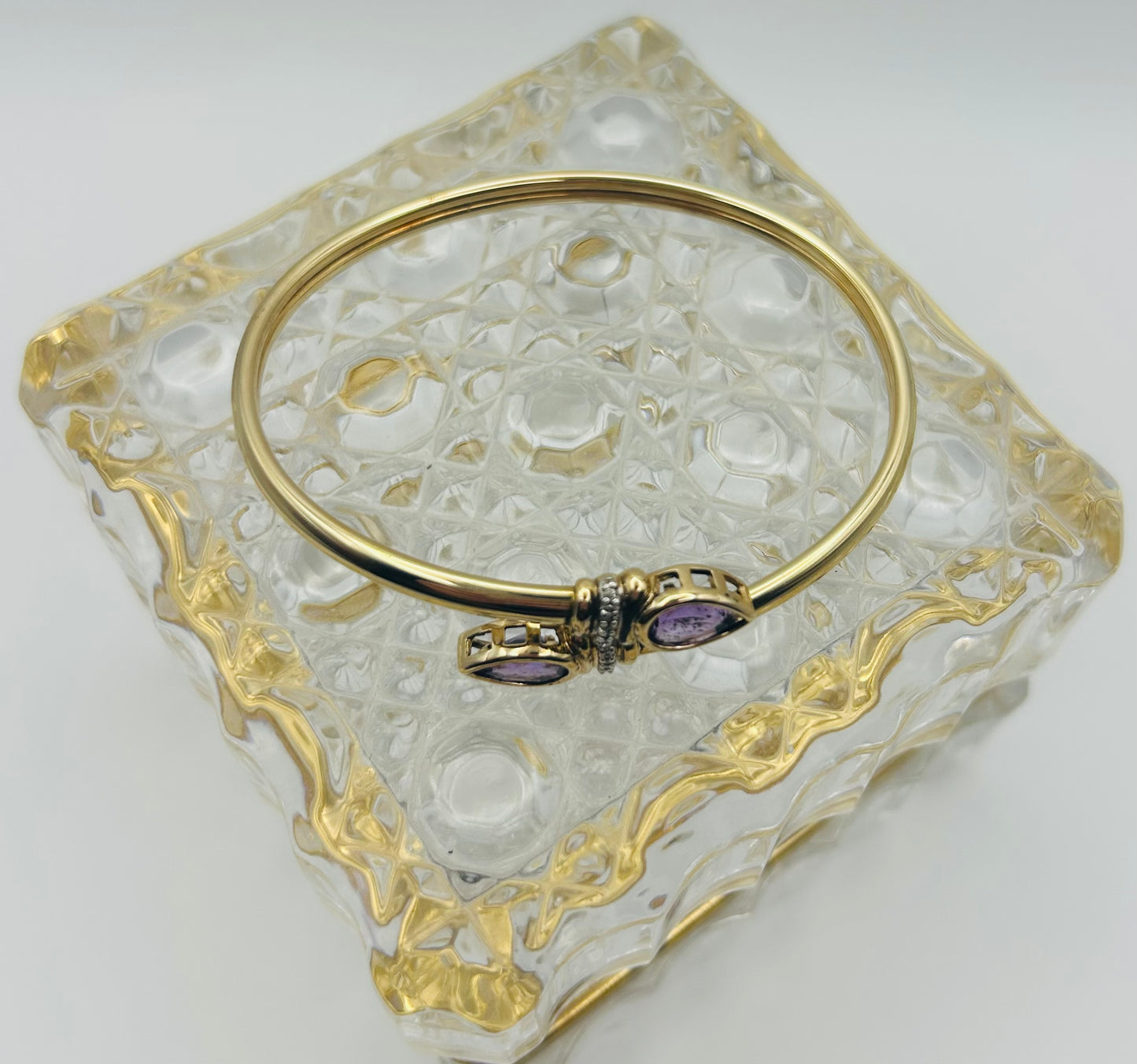 Amethyst and Diamond Bangle (.04pts t.w.) in 14K Yellow Gold
