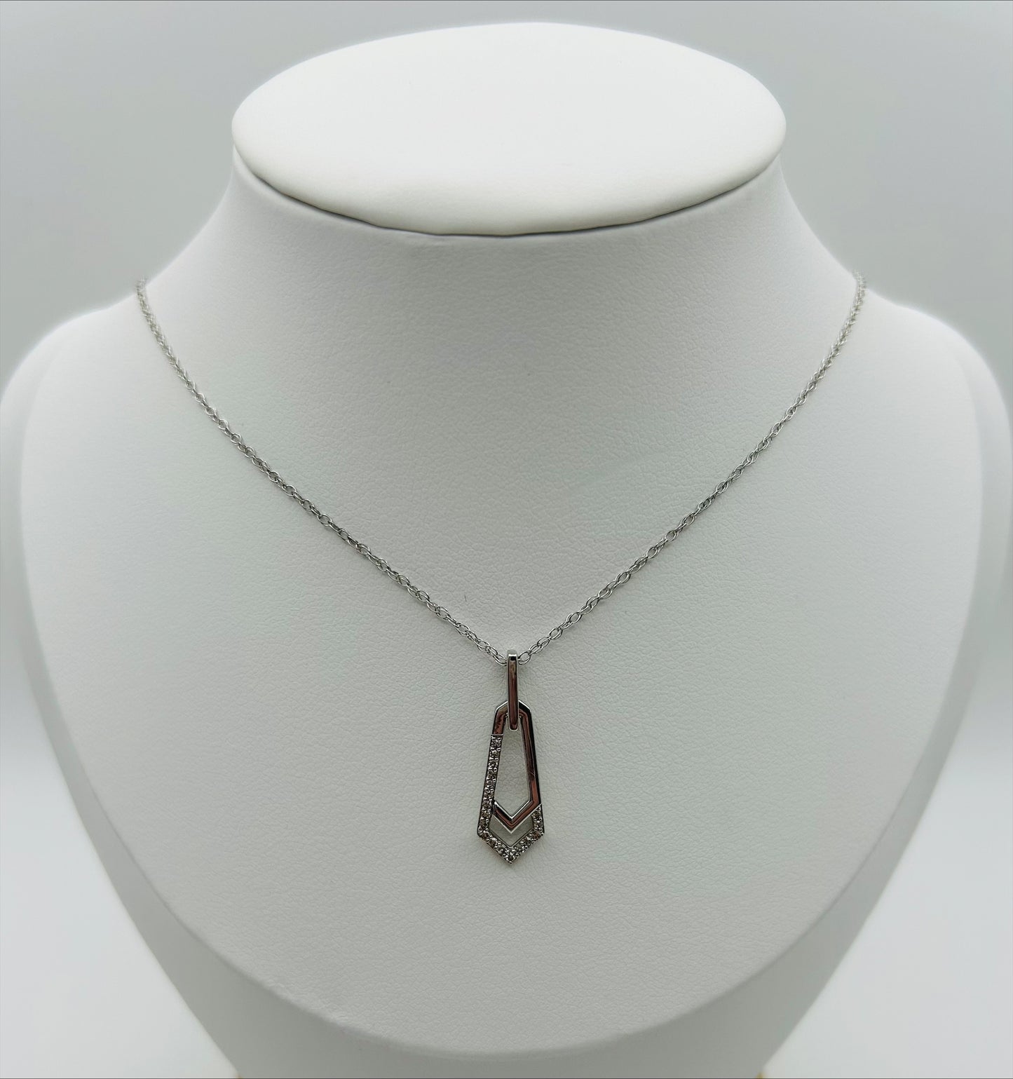 Diamond Pendant (.10pts t.w.) in Sterling Silver