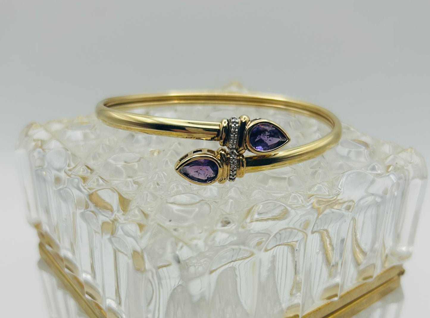 Amethyst and Diamond Bangle (.04pts t.w.) in 14K Yellow Gold