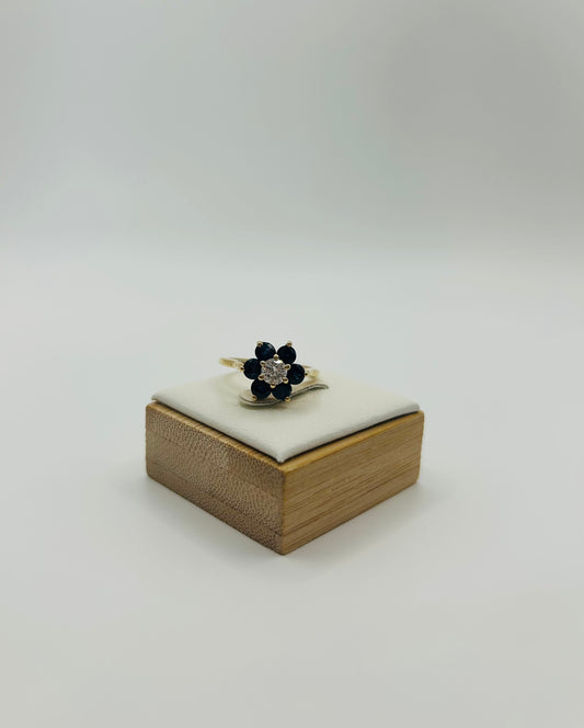 Onyx & Diamond Flower Ring (1 carat) in 14K Yellow Gold